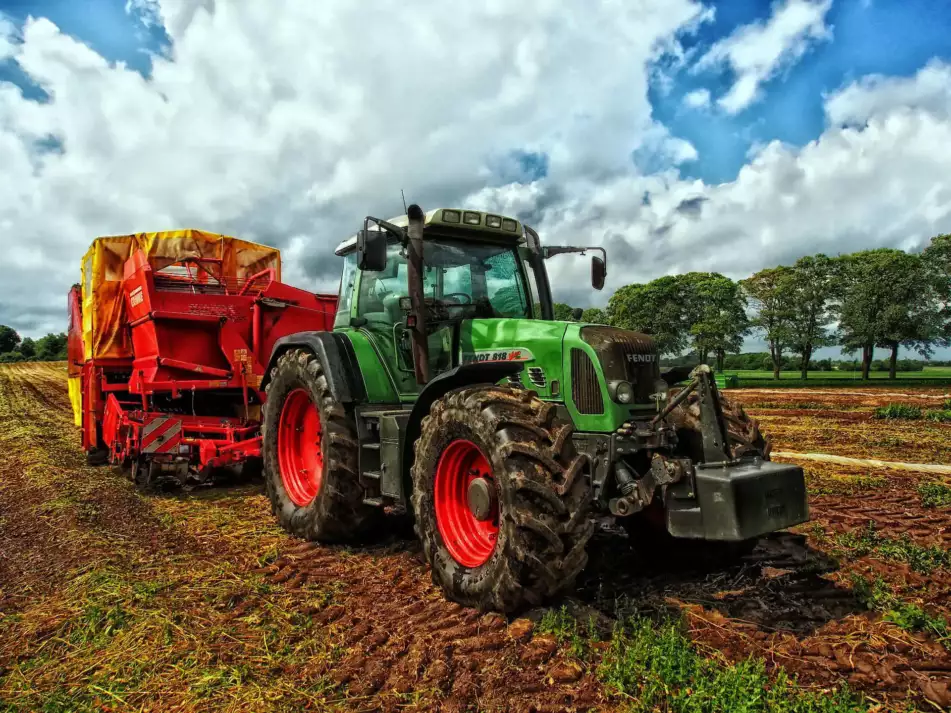 Trattore macchinario agricolo per l'agricoltura